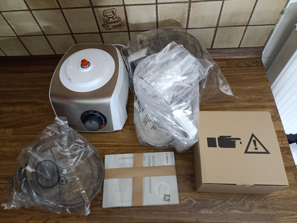 Bosch MultiTalent 8 MC812S814 Küchenmaschine, Lieferumfang mit Innenverpackung