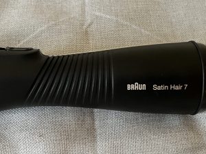Braun Satin Hair 7 IONTEC Airstyler Warmluftbürste Nahaufnahme Griff