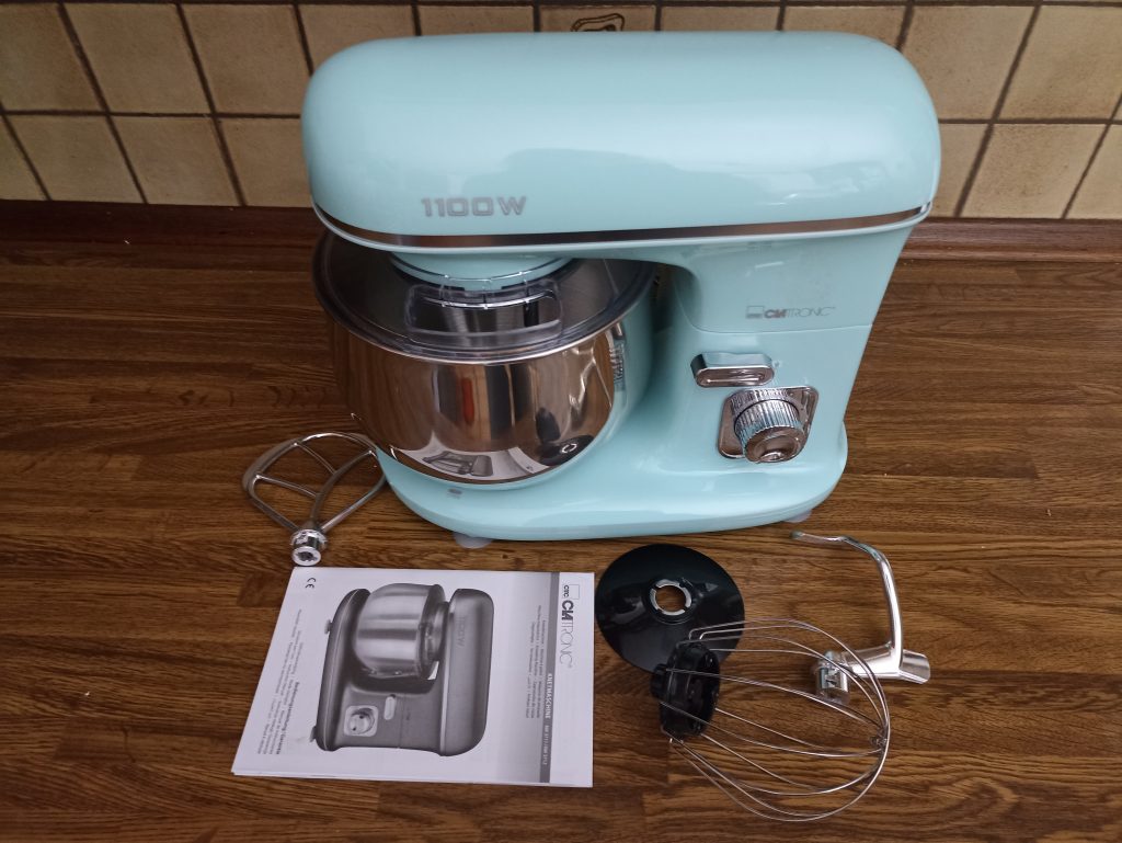 Clatronic KM 3711 Küchenmaschine, Lieferumfang