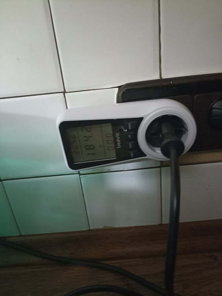Clatronic KM 3711 Küchenmaschine, Messen der Leistung in Watt