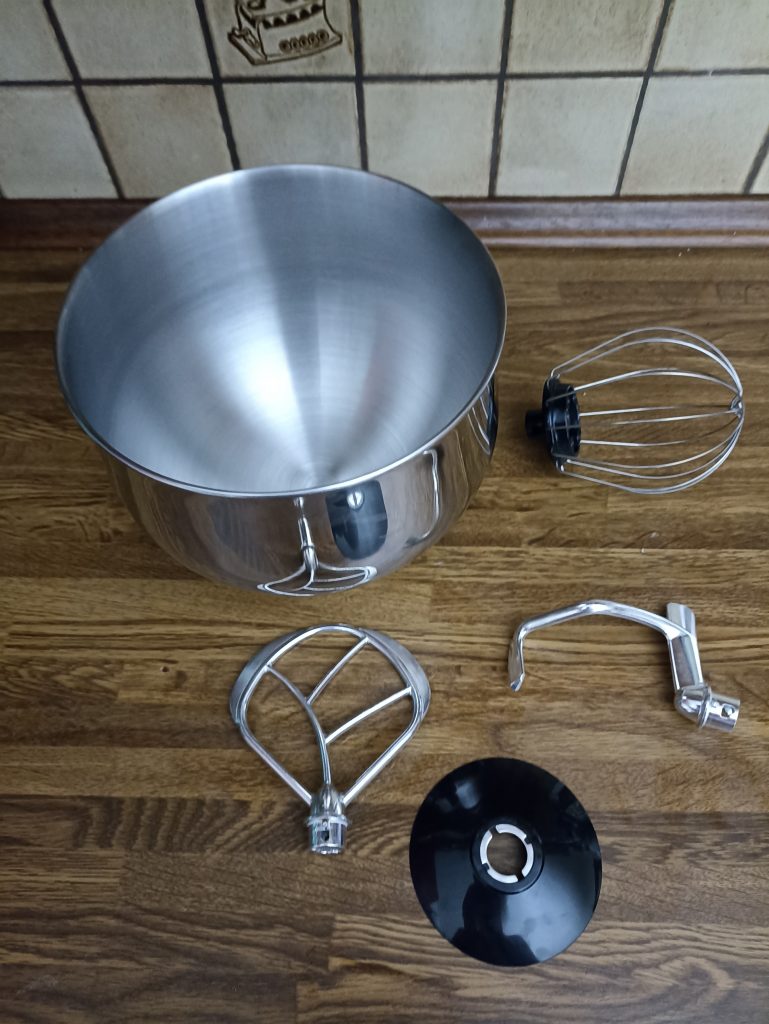 Clatronic KM 3711 Küchenmaschine, Zubehör