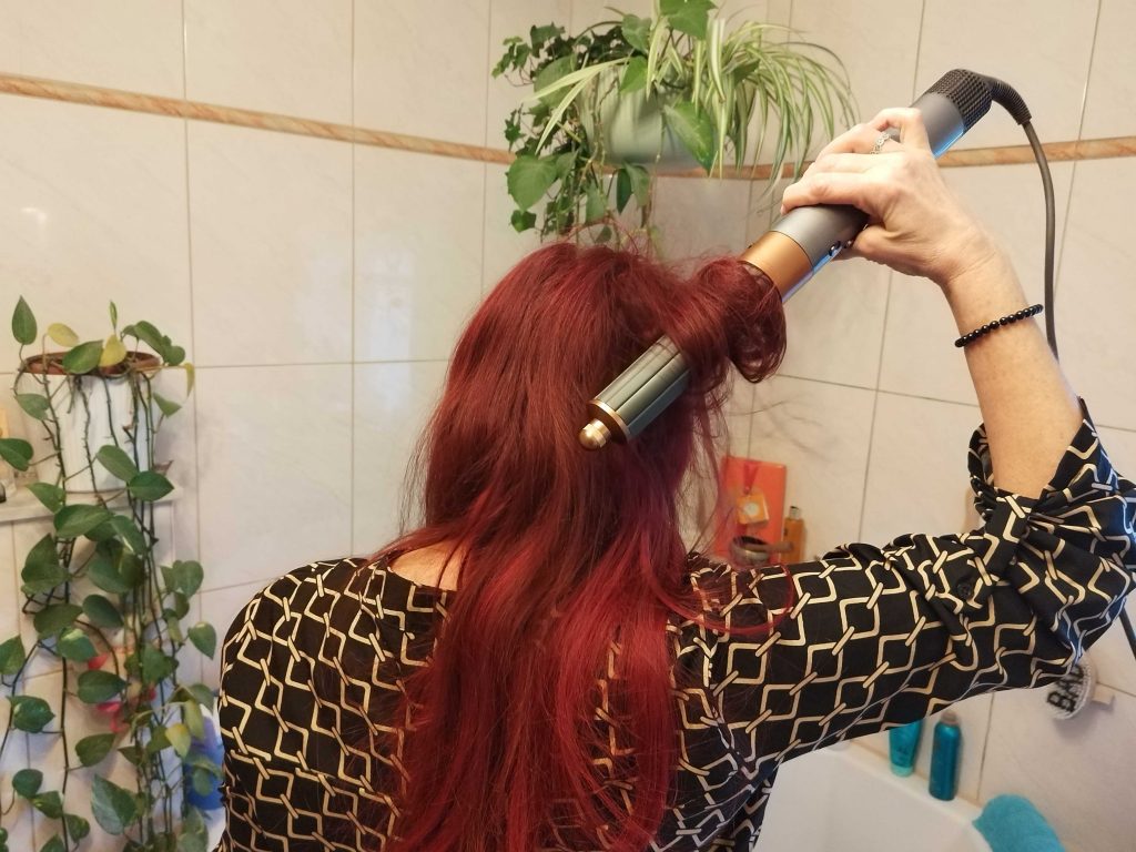 Dyson Airwrap™ Complete Long Warmluftbürste Verwendung als Lockenstab