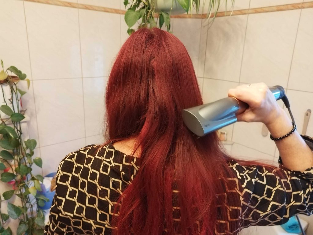 Dyson Airwrap™ Complete Long Warmluftbürste Verwendung zum Glätten der Haare