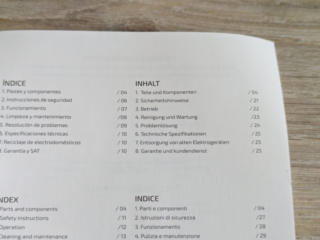 Geöffnete Anleitung des Cecotec Pure Aroma Luftbefeuchters