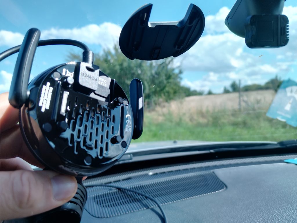 Halterung-der-Nextbase-IQ-Dashcam-in-der-Nahansicht