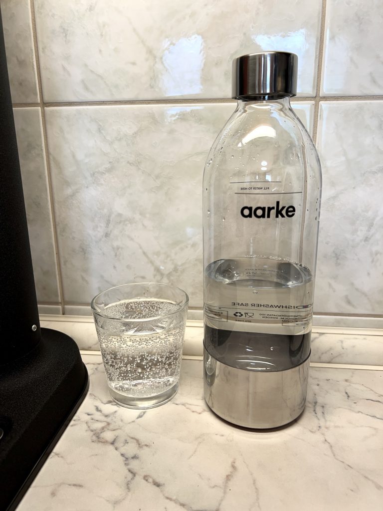 Aarke Carbonator 3 Wassersprudler mit fertigem Sprudelwasser