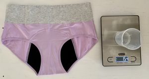 INNERSY-Periodenunterwäsche Test zur Saugfähigkeit mit 15 Millilitern Wasser