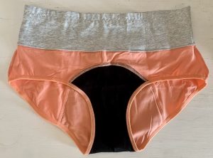 INNERSY Periodenunterwäsche in Orange mit der Innenseite von vorne