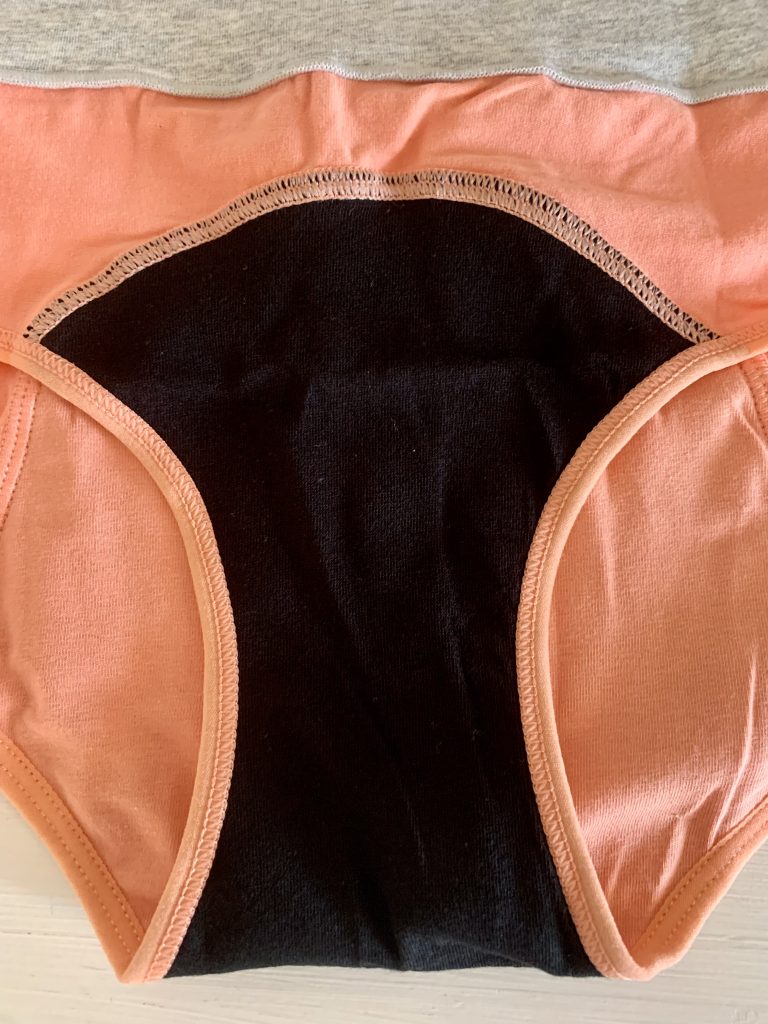INNERSY Periodenunterwäsche in Orange Nahaufnahme Saugfläche