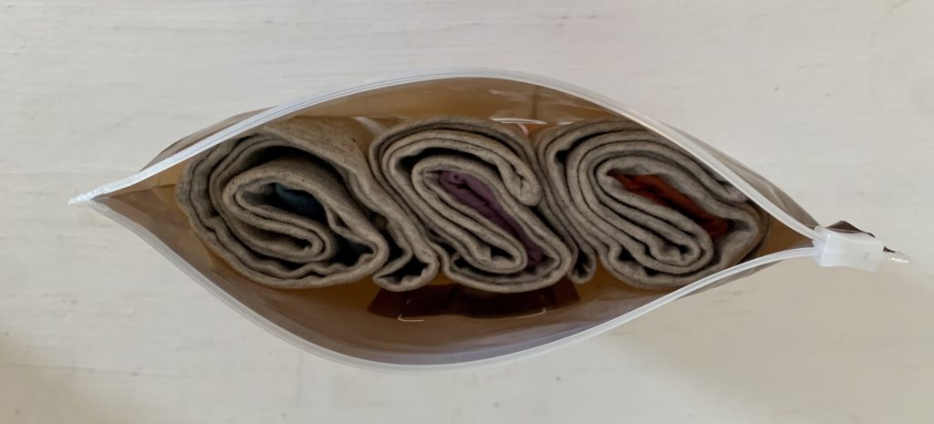 INNERSY Periodenunterwäsche in der geöffneten Verpackung von oben