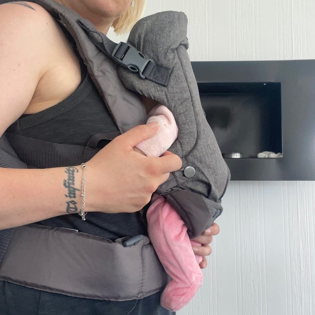 Infantino Flip Advanced Babytrage Seitenansicht