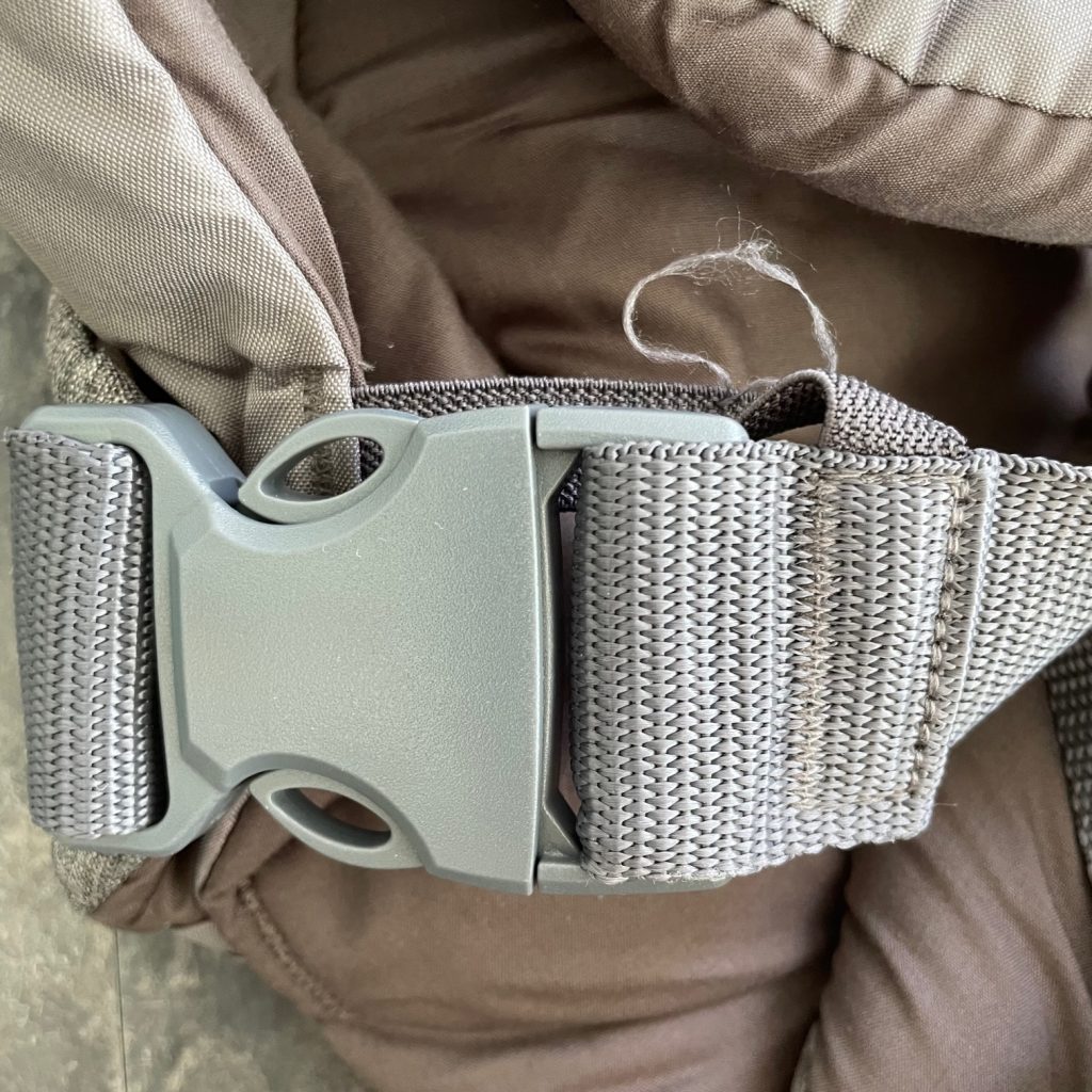 Infantino Flip Advanced Babytrage Verschluss