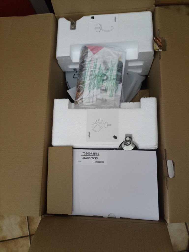 Kenwood Titanium Chef Patissier XL Küchenmaschine, Blick in die Verpackung
