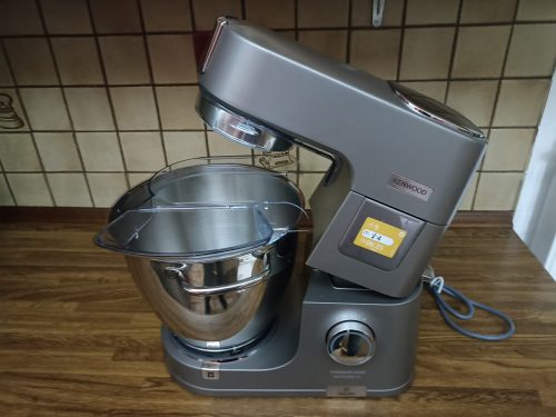 Kenwood Titanium Chef Patissier XL Küchenmaschine, Gerät heruntergeklappt