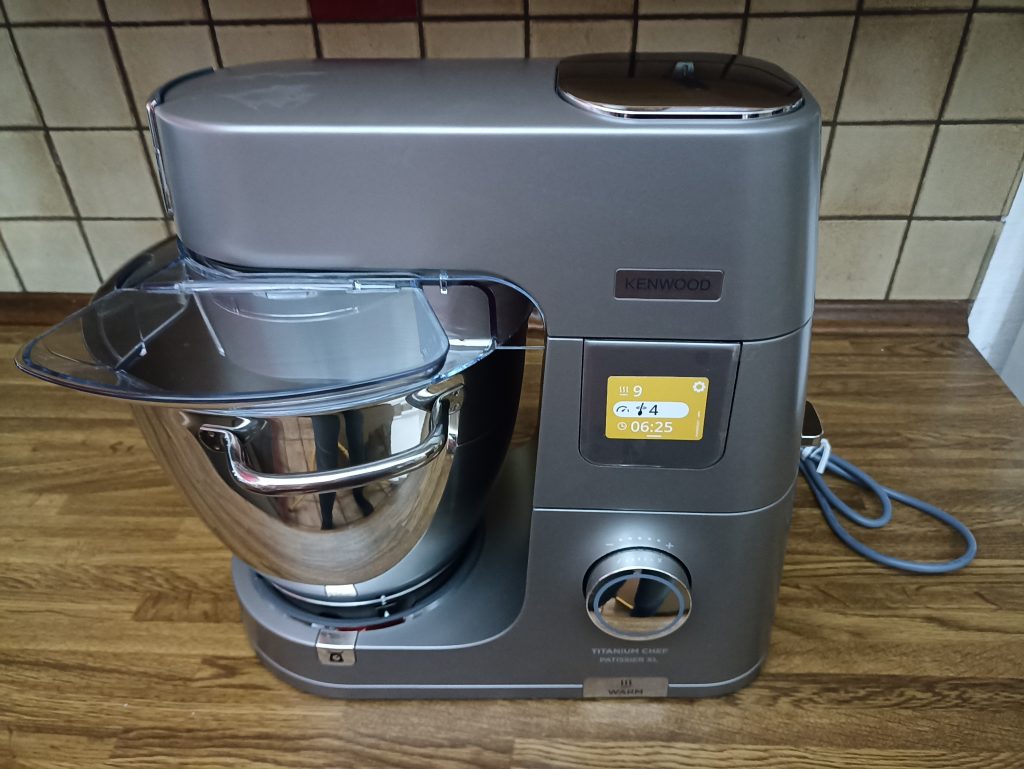 Kenwood Titanium Chef Patissier XL Küchenmaschine, Gerät runtergeklappt