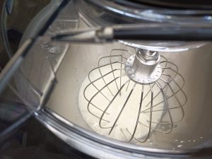 Kenwood Titanium Chef Patissier XL Küchenmaschine, vor dem Sahneschlagen