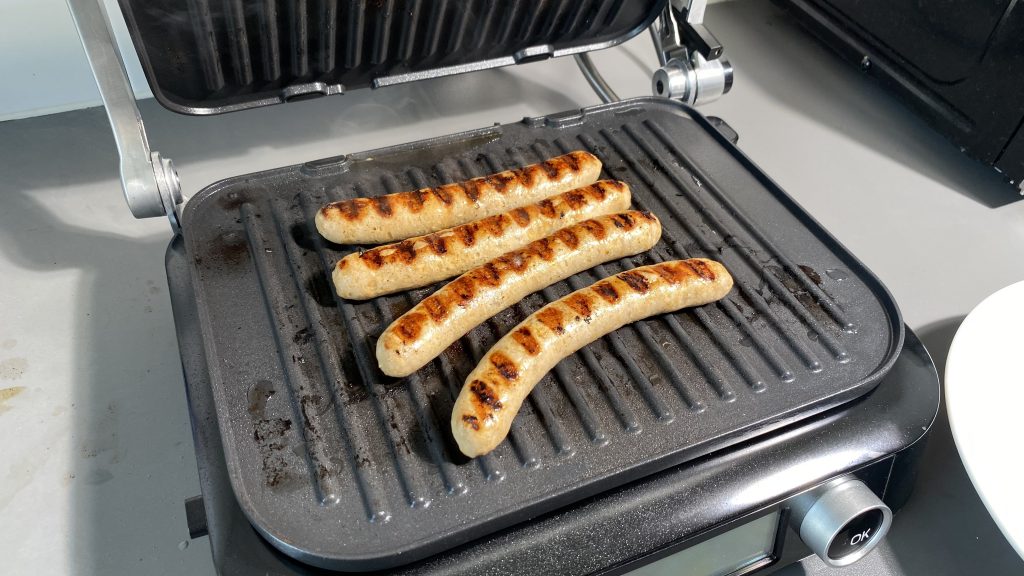Klamer-Kontaktgrill gegrillte Würstchen