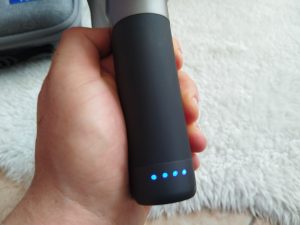 Ladeanzeige-der-Bob-and-Brad-C2-Pro-Massagepistole