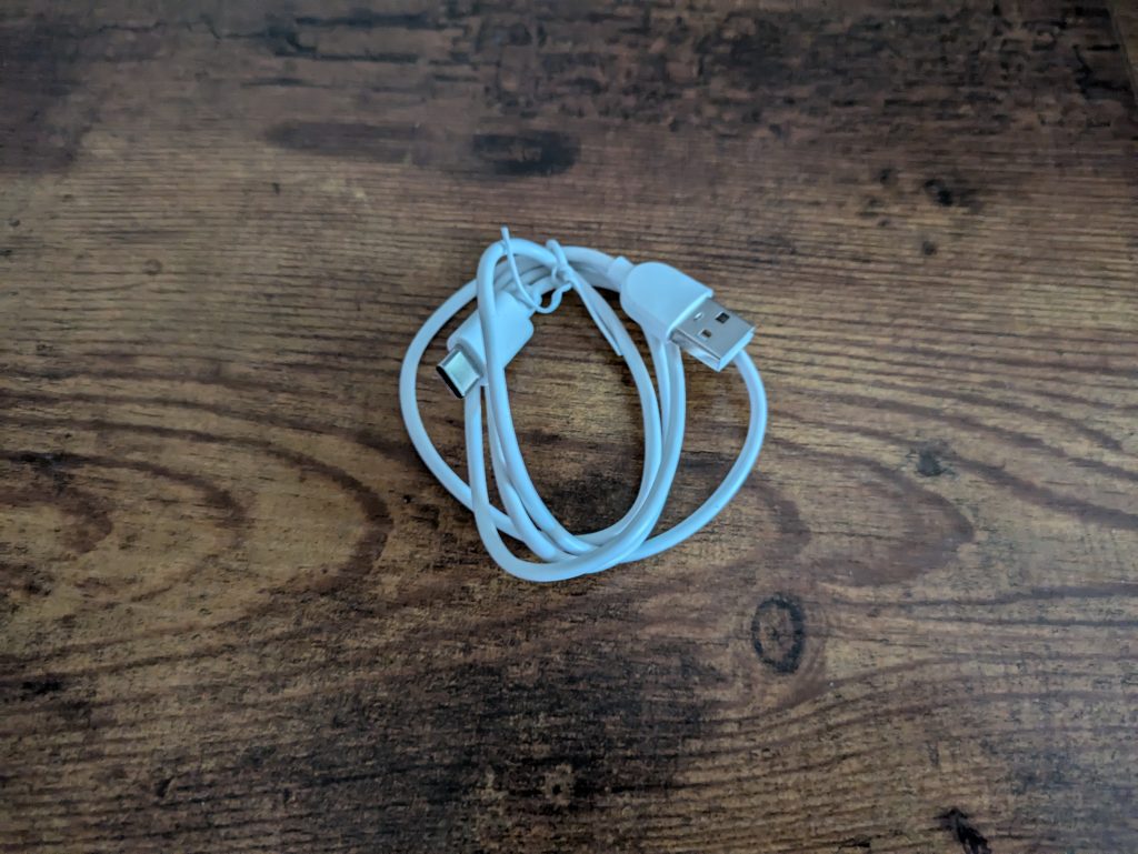 Ladekabel der iClever GK08 Tastatur