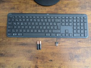 Lieferumfang der Logitech Signature SLIM K950 Tastatur