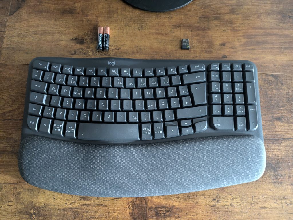 Lieferumfang der Logitech Wave Keys Tastatur