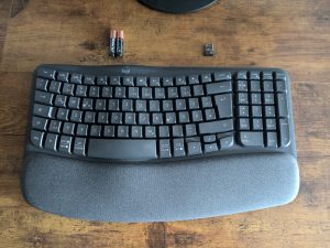 Lieferumfang der Logitech Wave Keys Tastatur