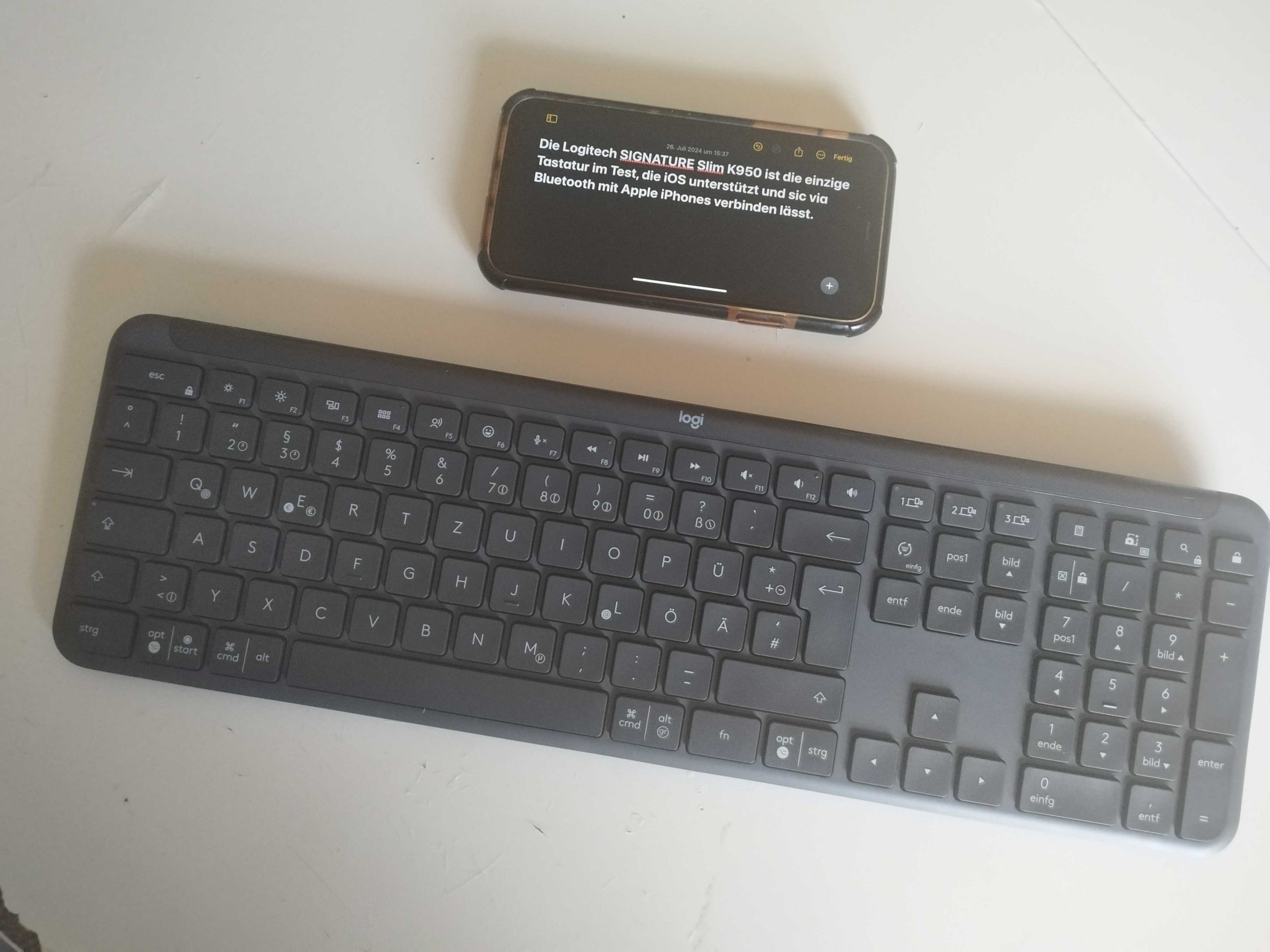 Logitech SIGNATURE Slim K950 mit iPhone