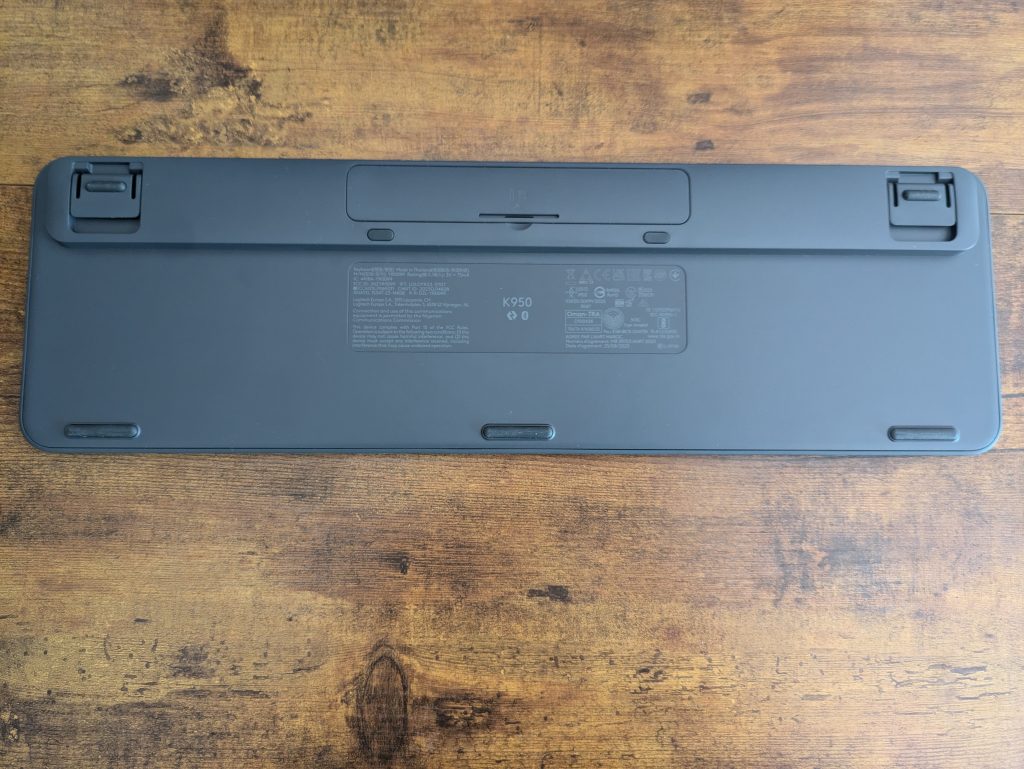 Logitech Signature SLIM K950 Tastatur von unten
