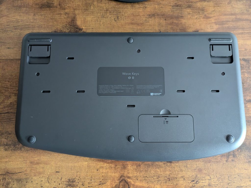 Logitech Wave Keys Tastatur von unten