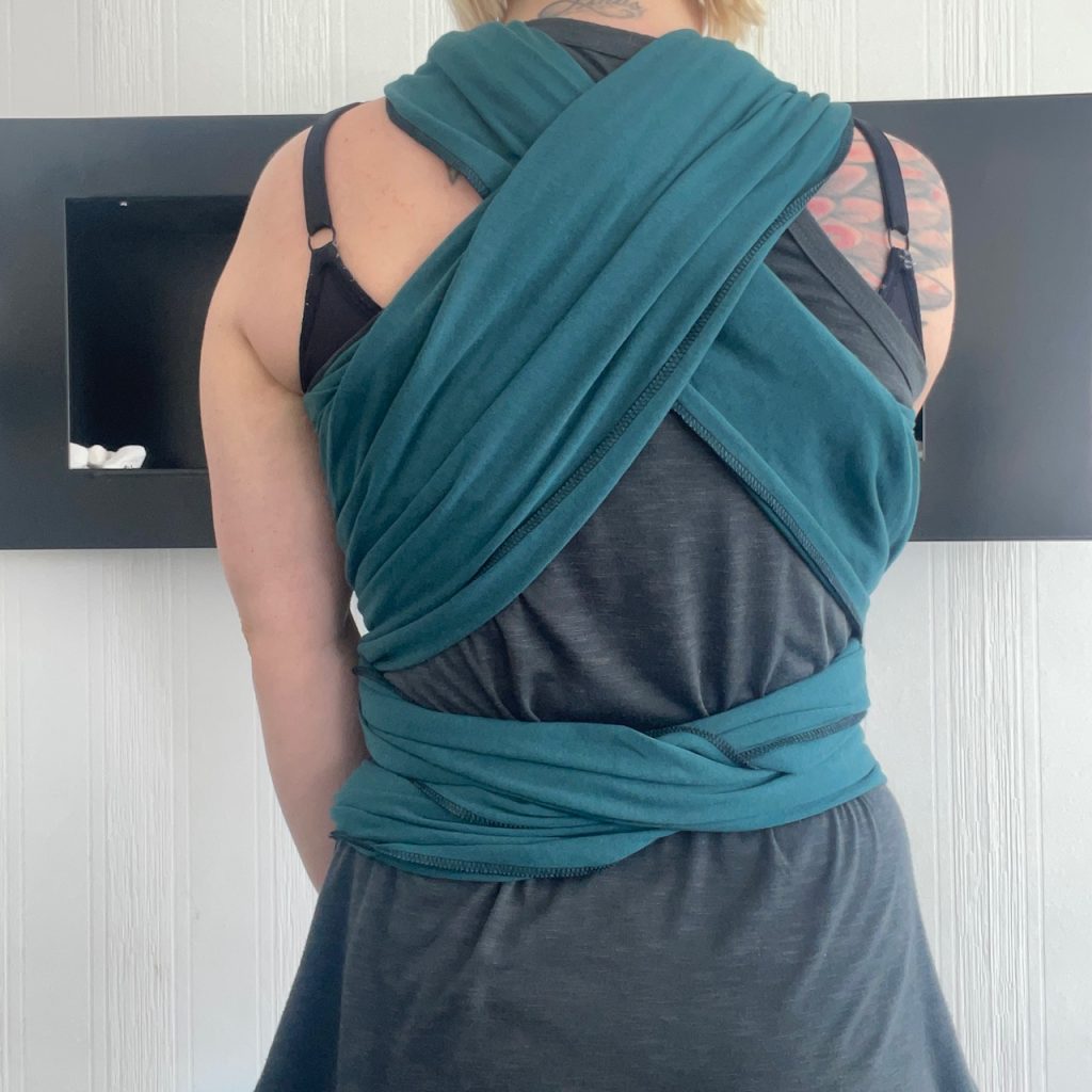 MOBY MCL-PACIFI Classic Wrap Babytragetuch gebunden
