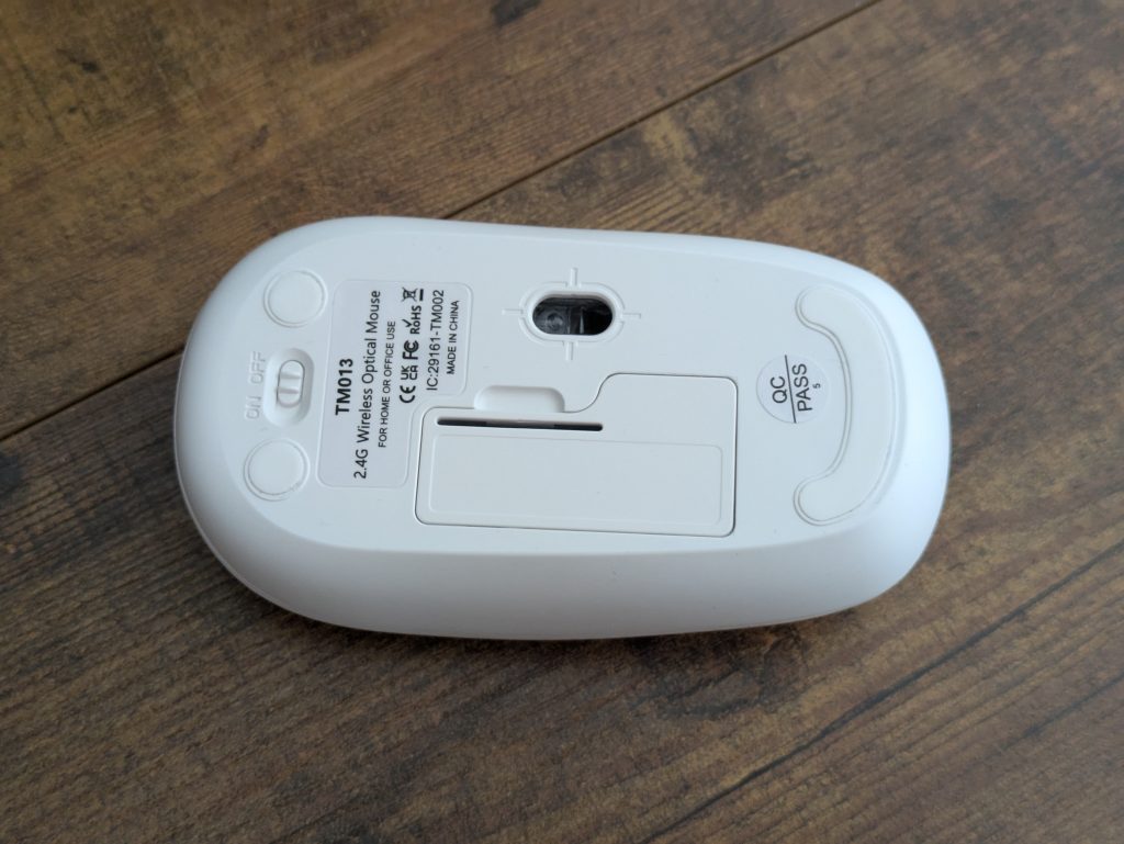 Maus der Cimetech KF10 Tastatur von unten