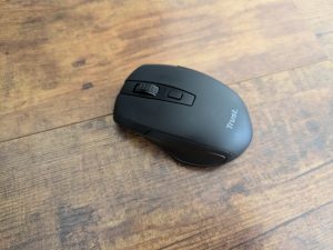 Maus der Trust Ymo Tastatur von oben