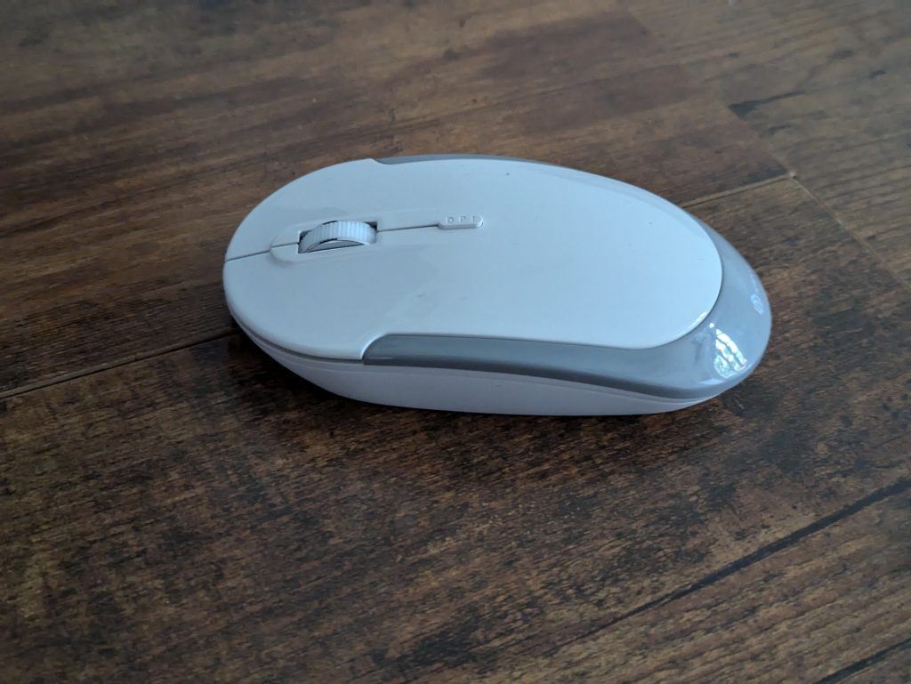 Maus der iClever GK08 Tastatur von oben