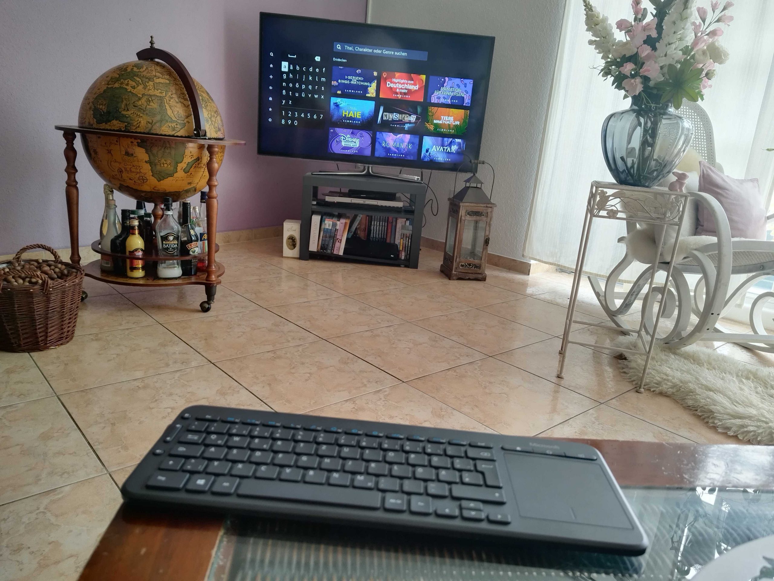 Microsoft All-in-One Tastatur am Fernseher