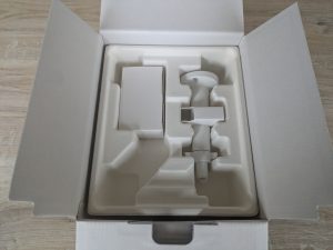 Montagematerial der Reolink Argus 4 Pro+ Überwachungskamera in der Verpackung