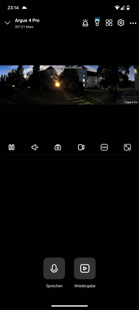 Nachtsicht der Reolink Argus 4 Pro+ Überwachungskamera mit mittlerer Helligkeit