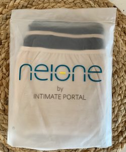Neione by Intimate Portal Periodenunterschwäsche in der Verpackung von vorne