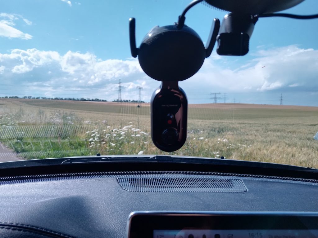 Nextbase-IQ-Dashcam-montiert