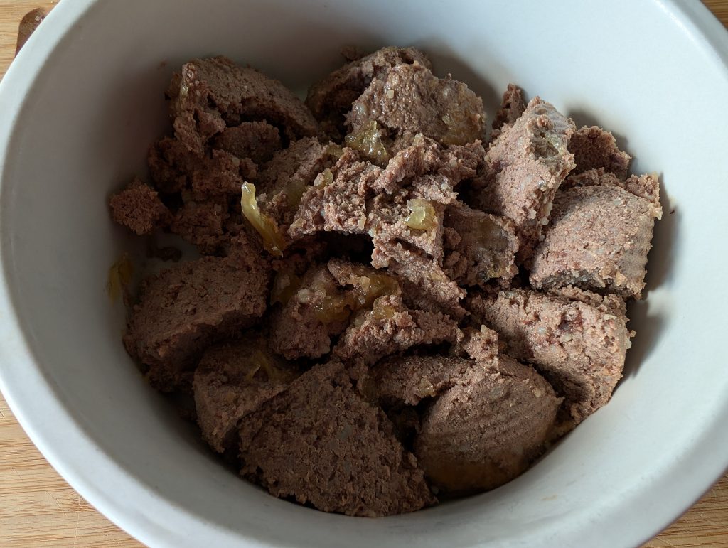 Pedigree Junior Pastete mit Geflügel Hundefutter im Napf