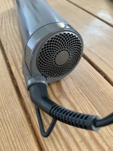 Remington AS8606 Warmluftbürste Nahaufnahme Aufhängöse und Filter