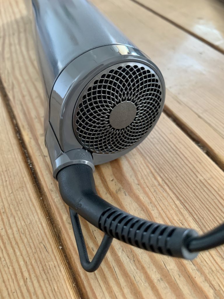 Remington AS8606 Warmluftbürste Nahaufnahme Aufhängöse und Filter
