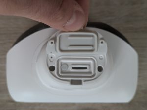 Reolink Argus 4 Pro+ Überwachungskamera von unten mit geöffneten Verschluss