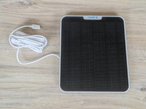 Solarpanel der Reolink Argus 4 Pro+ Überwachungskamera von vorne