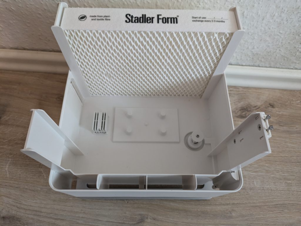Stadler Form Oskar Luftbefeuchter von innen mit ausgebauten Filter