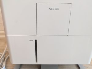 Stadler Form Oskar Luftbefeuchter von links in der Nahansicht