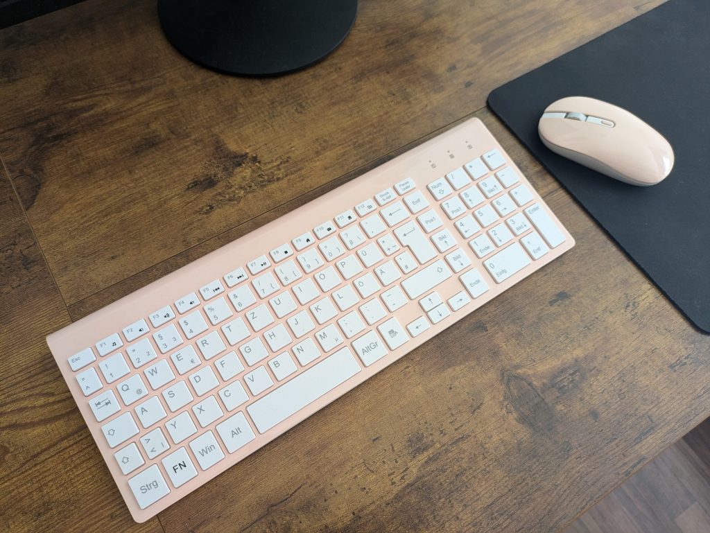 Titelbild der Cimetech KF10 Tastatur von links