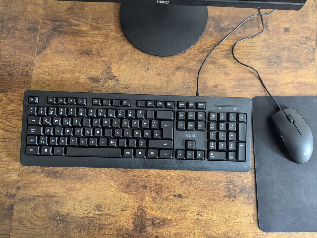 Titelbild der Trust Taro Tastatur von vorne
