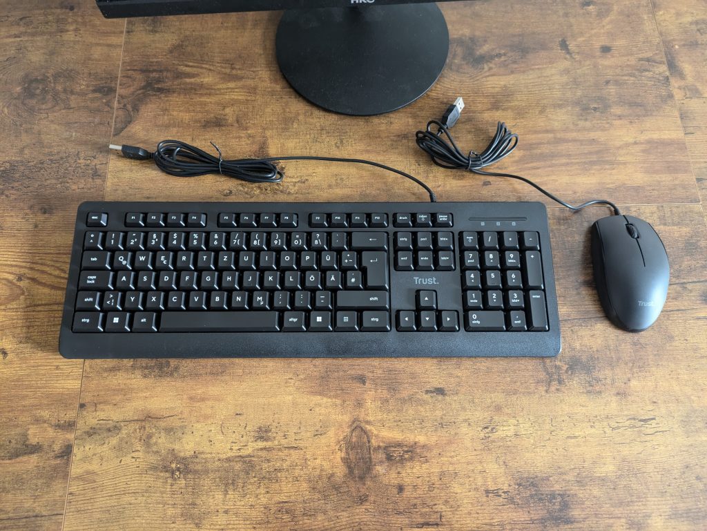 Trust Taro Tastatur mit Maus