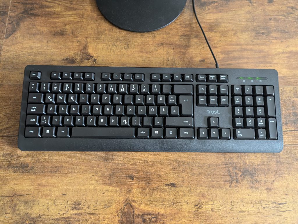 Trust Taro Tastatur von vorne mit LED