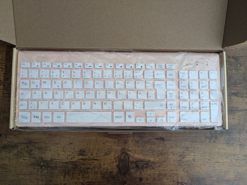 Verpackung der Cimetech KF10 Tastatur geöffnet